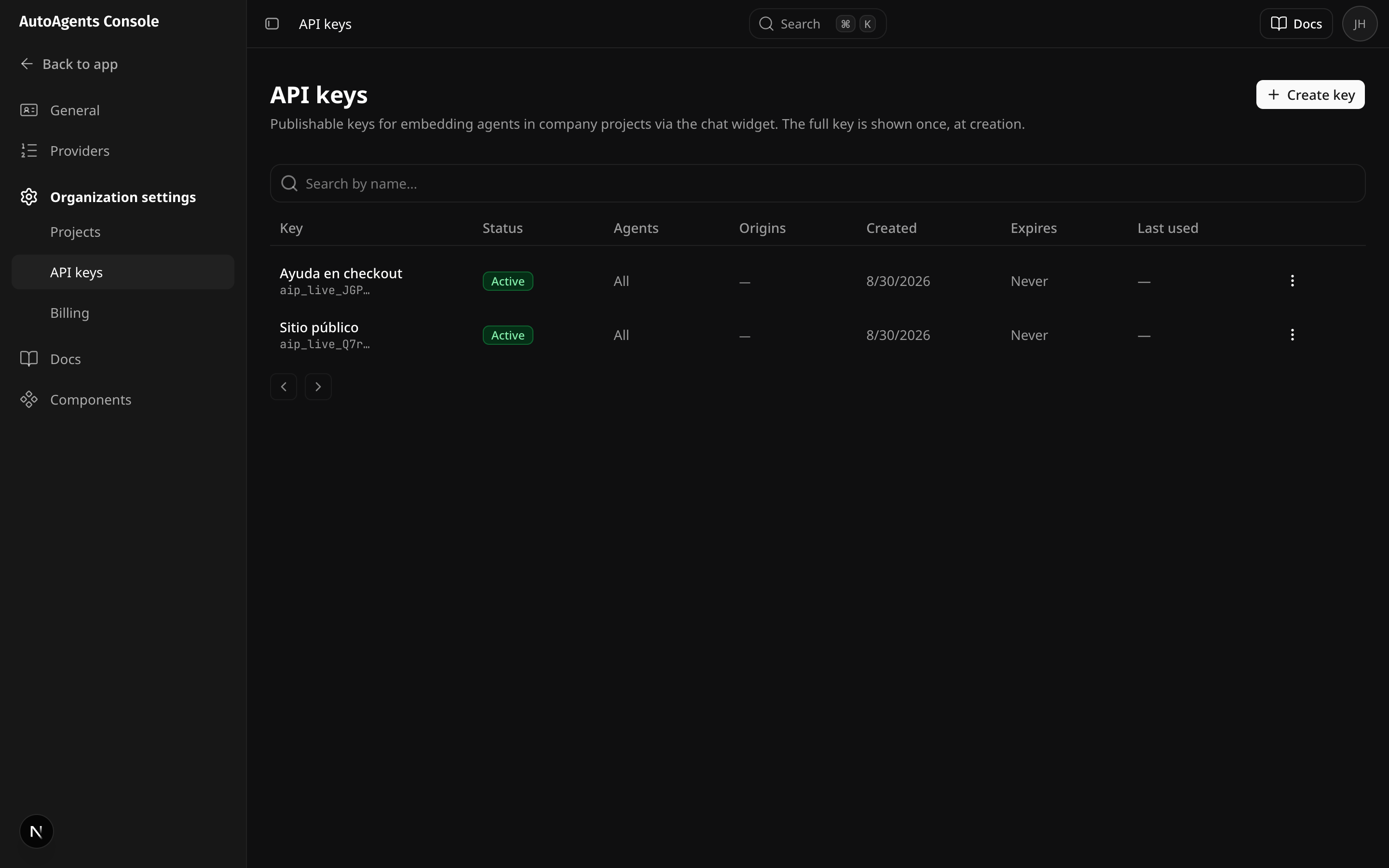 La lista de claves API, mostrando solo los últimos caracteres de cada una